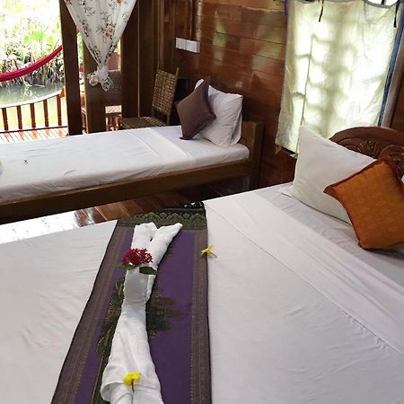 Retro Kampot Guesthouse Exterior photo