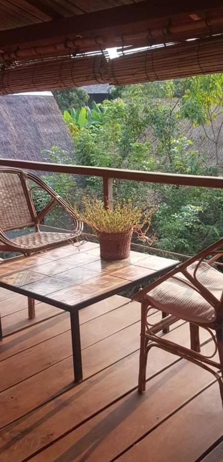 Retro Kampot Guesthouse Exterior photo
