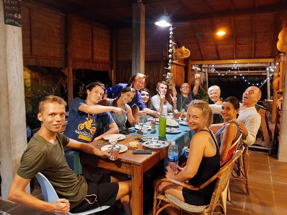 Retro Kampot Guesthouse Exterior photo