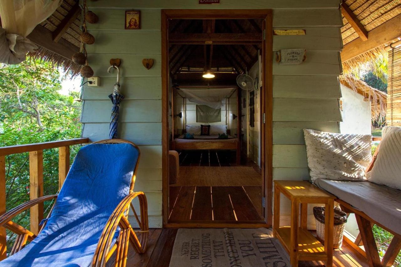 Retro Kampot Guesthouse Exterior photo