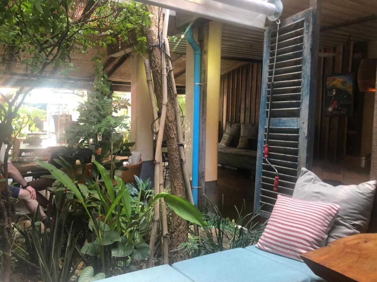 Retro Kampot Guesthouse Exterior photo