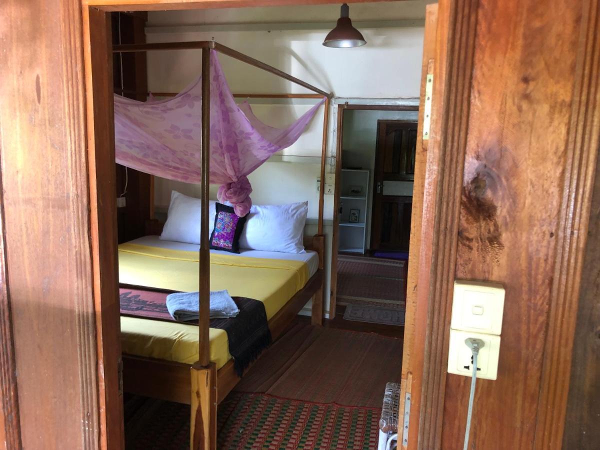 Retro Kampot Guesthouse Exterior photo