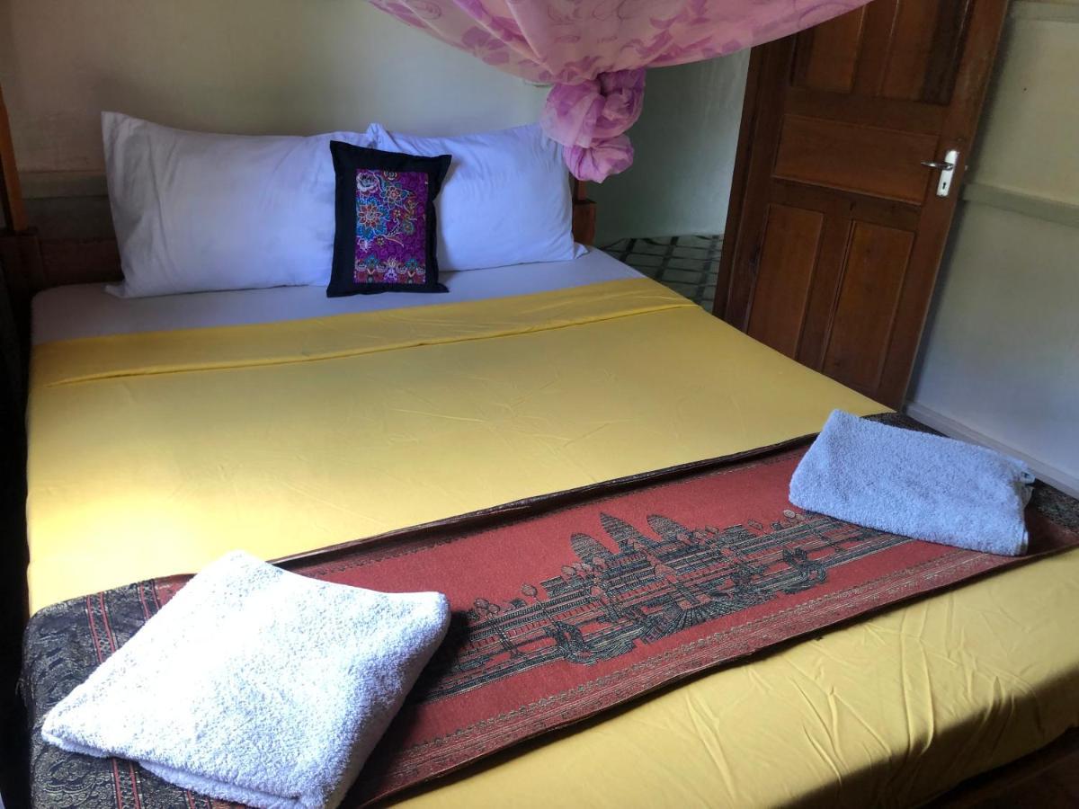 Retro Kampot Guesthouse Exterior photo