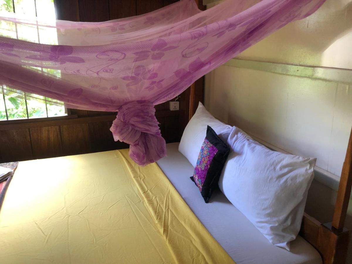 Retro Kampot Guesthouse Exterior photo
