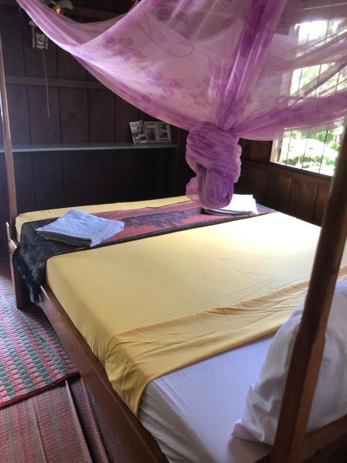 Retro Kampot Guesthouse Exterior photo