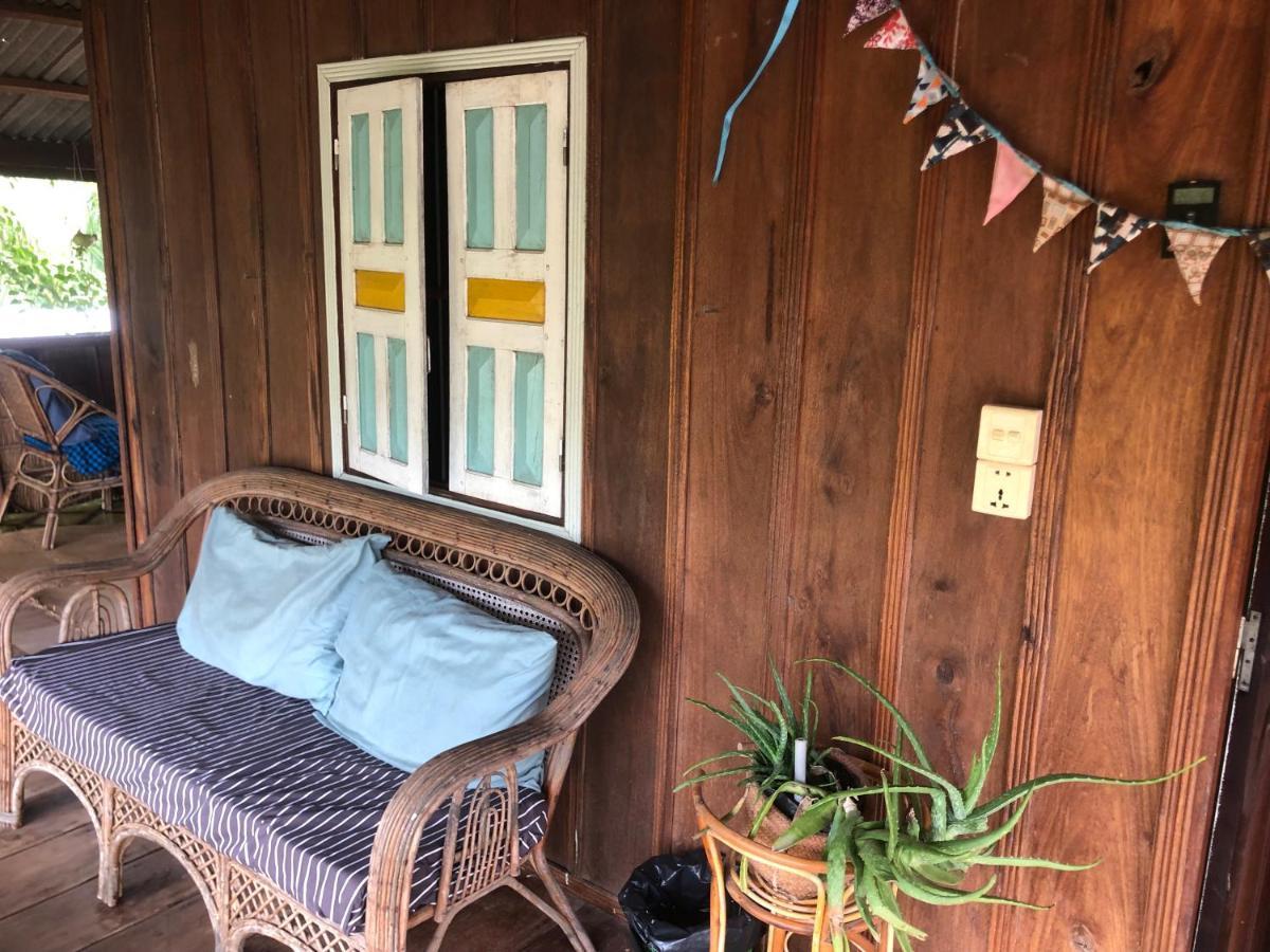 Retro Kampot Guesthouse Exterior photo