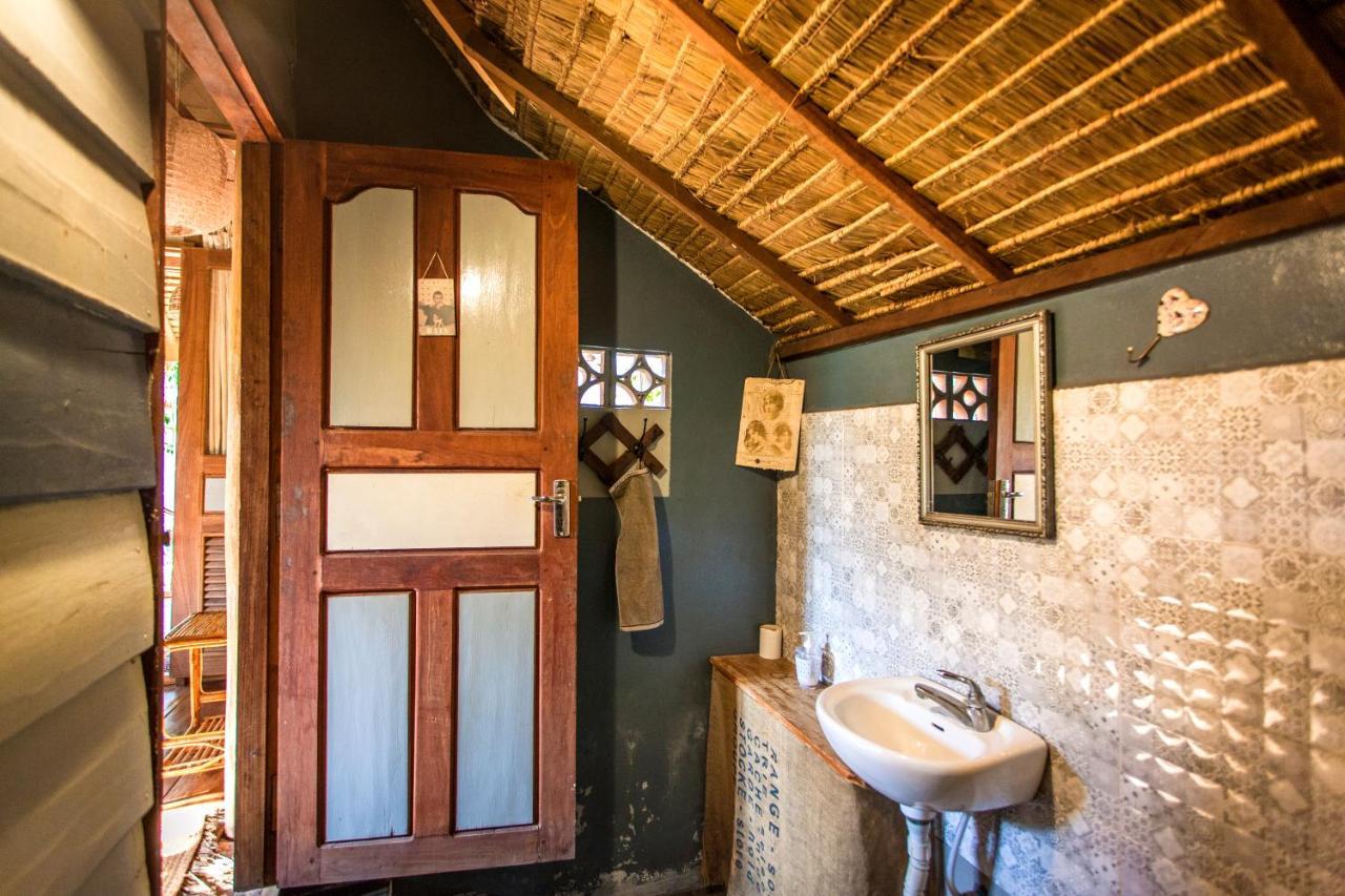 Retro Kampot Guesthouse Exterior photo