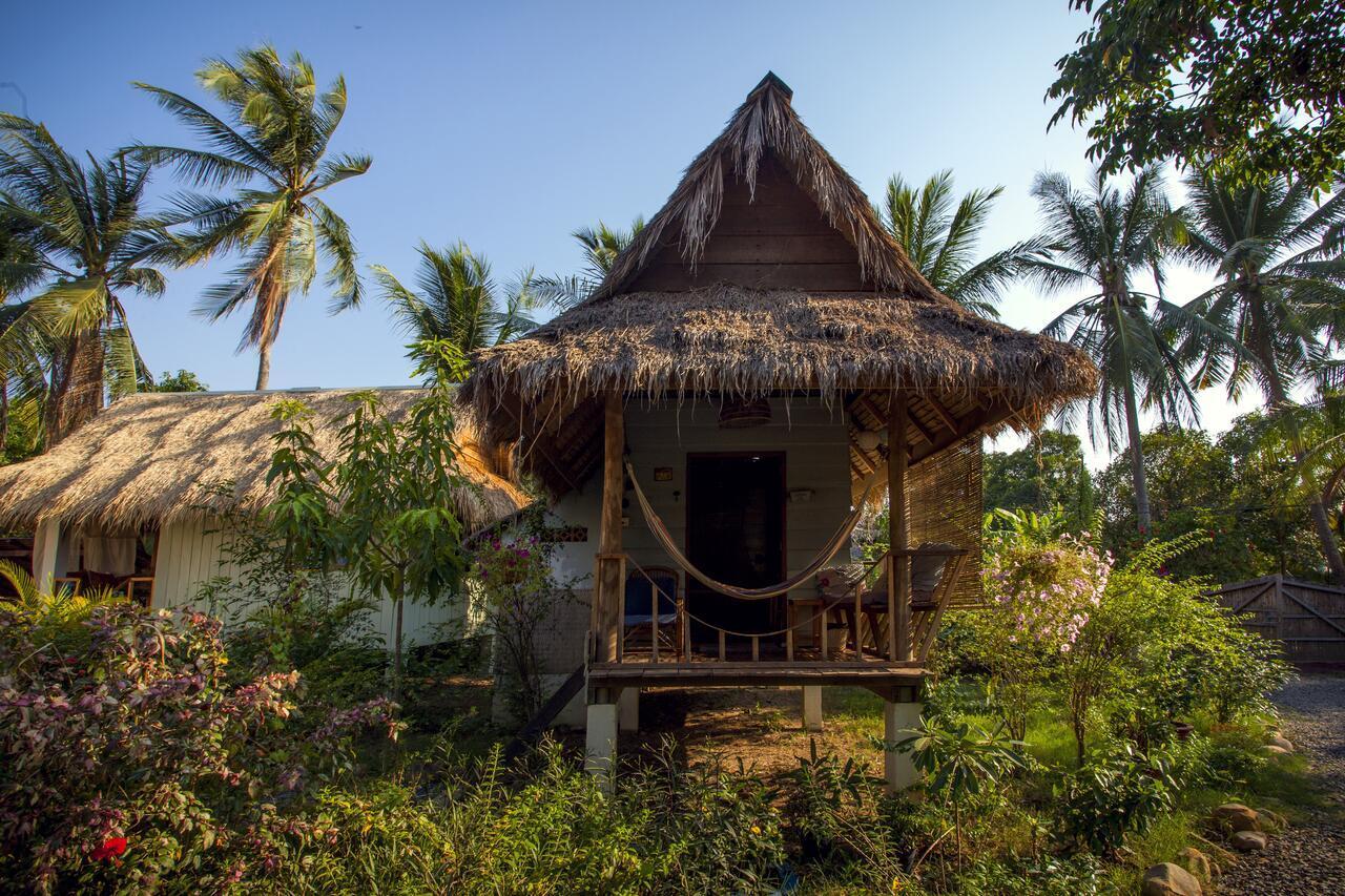 Retro Kampot Guesthouse Exterior photo