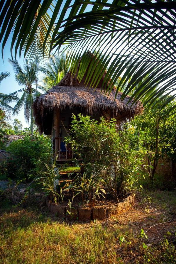 Retro Kampot Guesthouse Exterior photo
