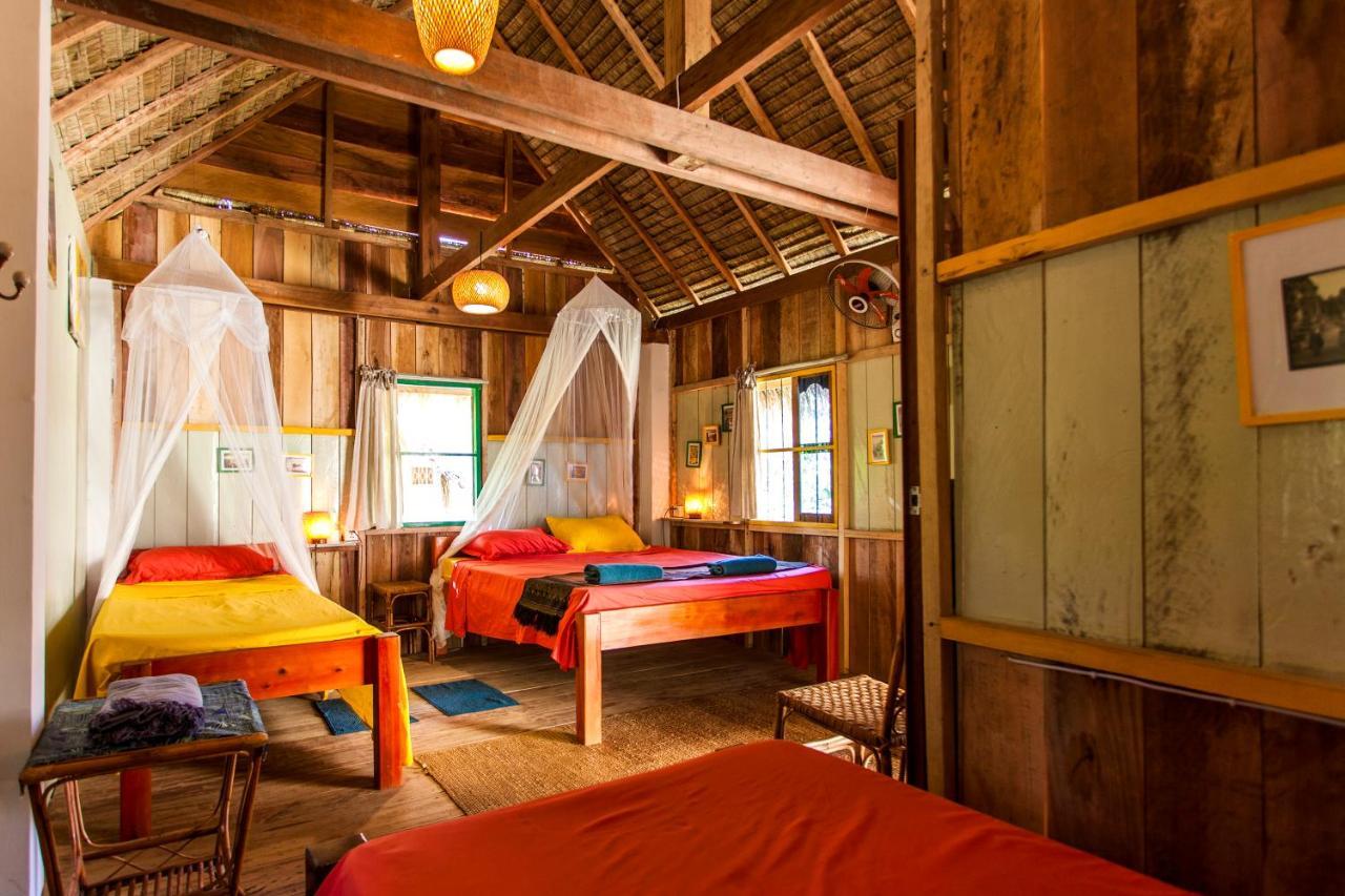 Retro Kampot Guesthouse Exterior photo